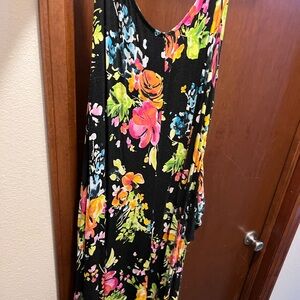 Beautiful floral romper from Torrid size 4 w/ pockets